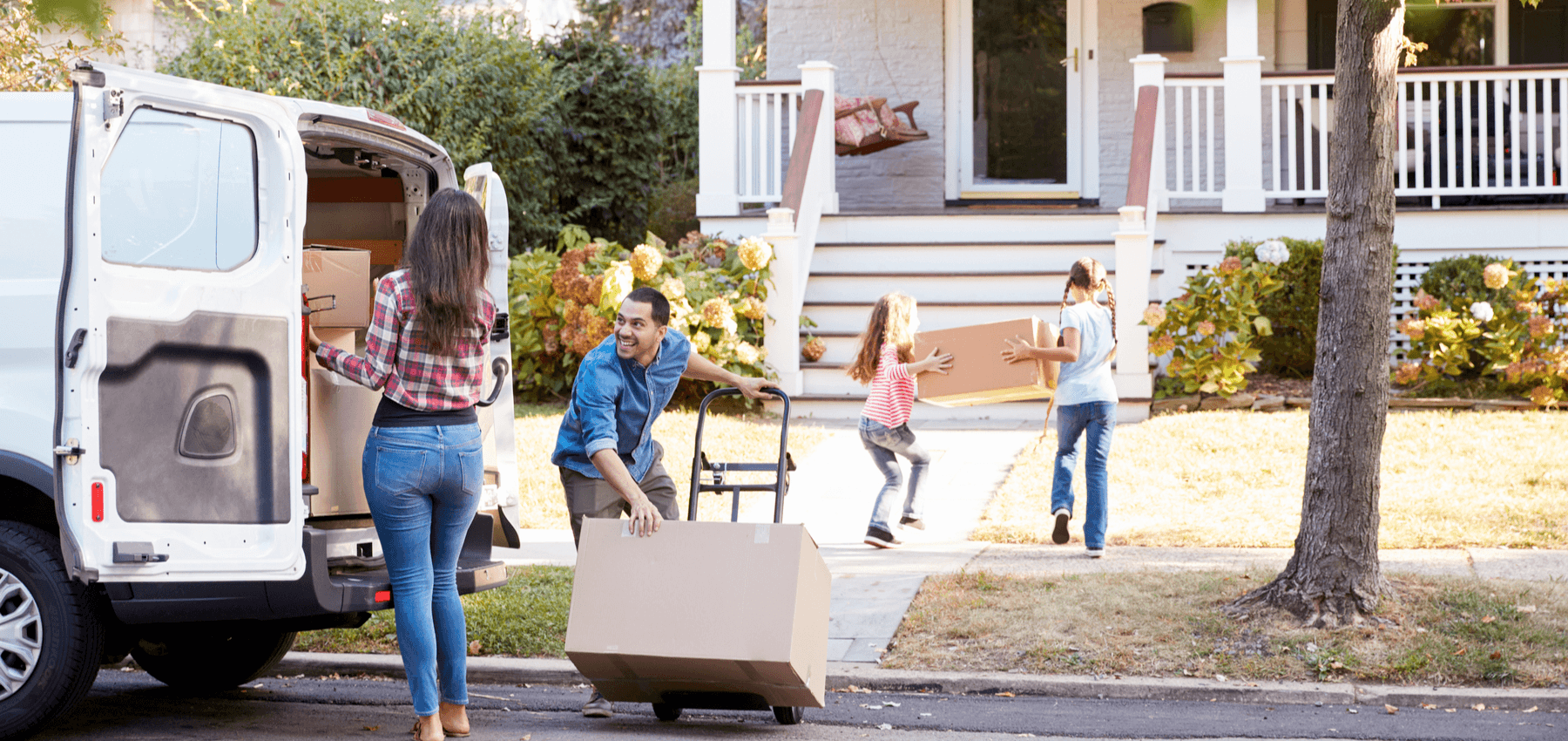 Moving your belongings to Canada as a newcomer: What you should know